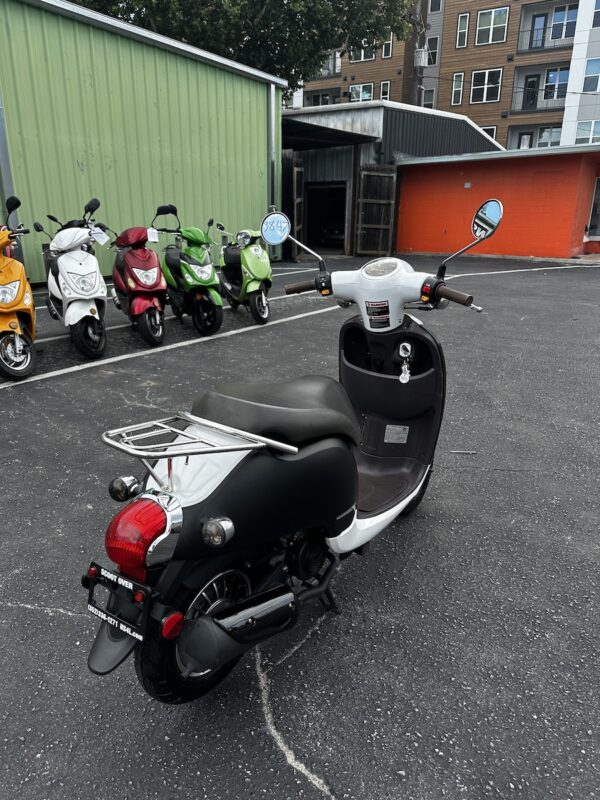2022 Black/White ScootStar Honeystar (Ref# 3847) - Image 7