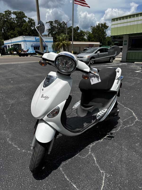 ** SOLD ** 2018 White Genuine Buddy (Ref# 2021)