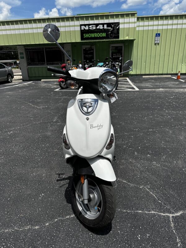 ** SOLD ** 2018 White Genuine Buddy (Ref# 2021) - Image 2