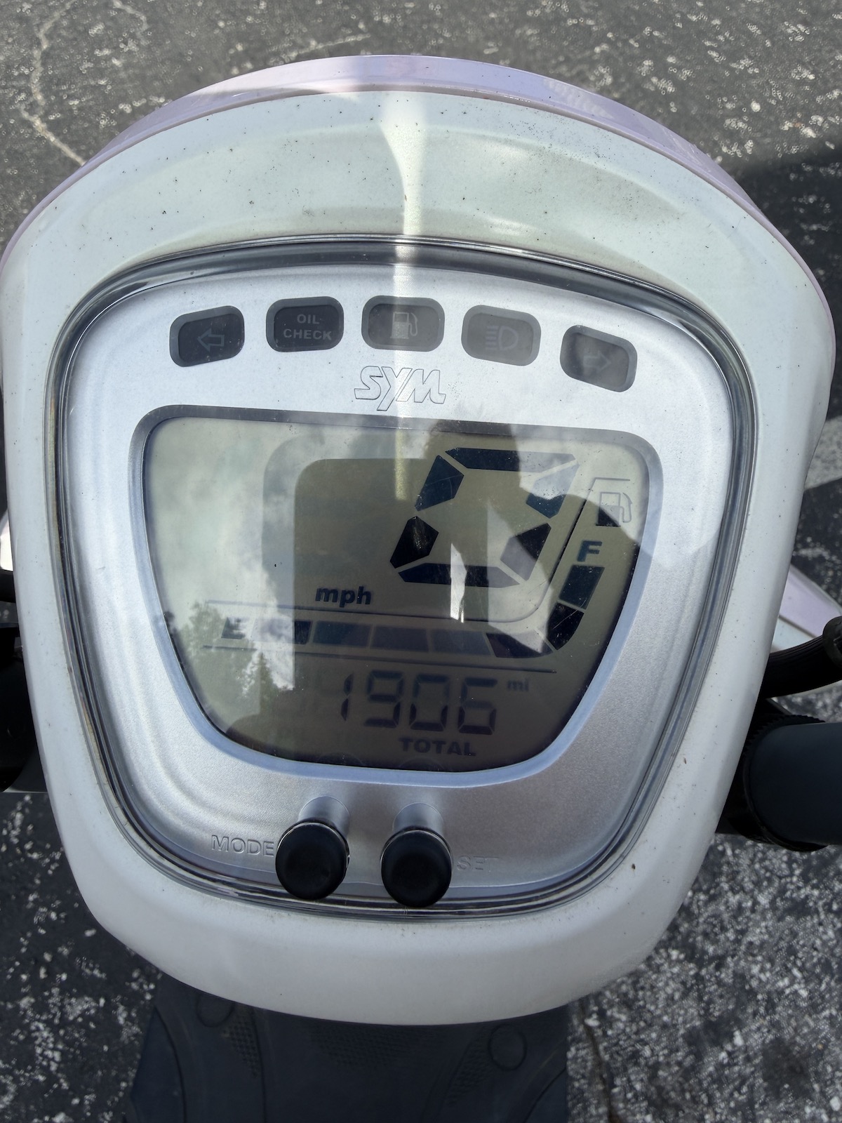 2022 Pink Sym Mio Scooter (Ref# 3493) - Image 3