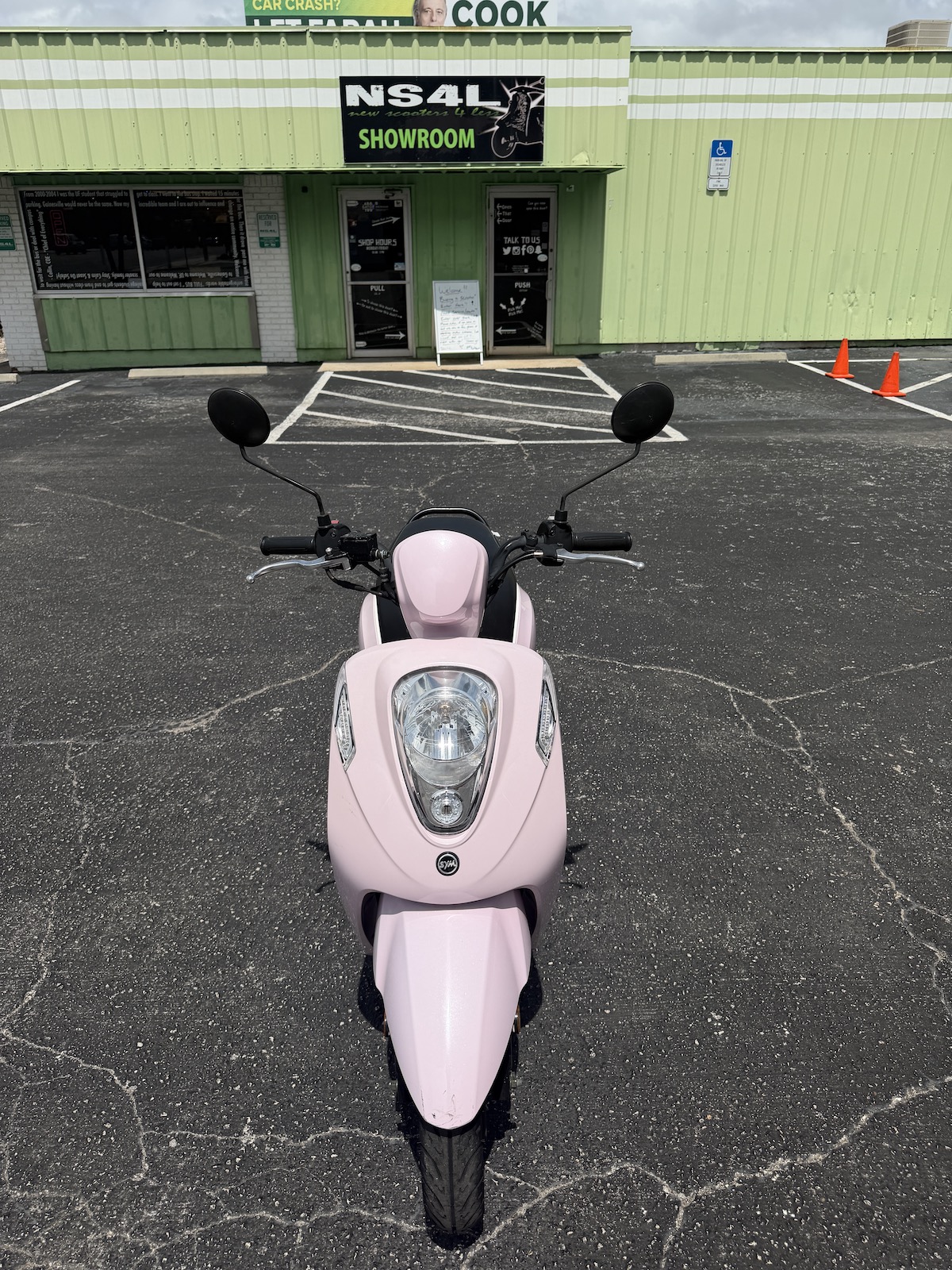 2022 Pink Sym Mio Scooter (Ref# 3493) - Image 4