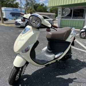 2024 Vanilla Genuine Buddy Scooter (Ref# 5364) - LOW MILEAGE