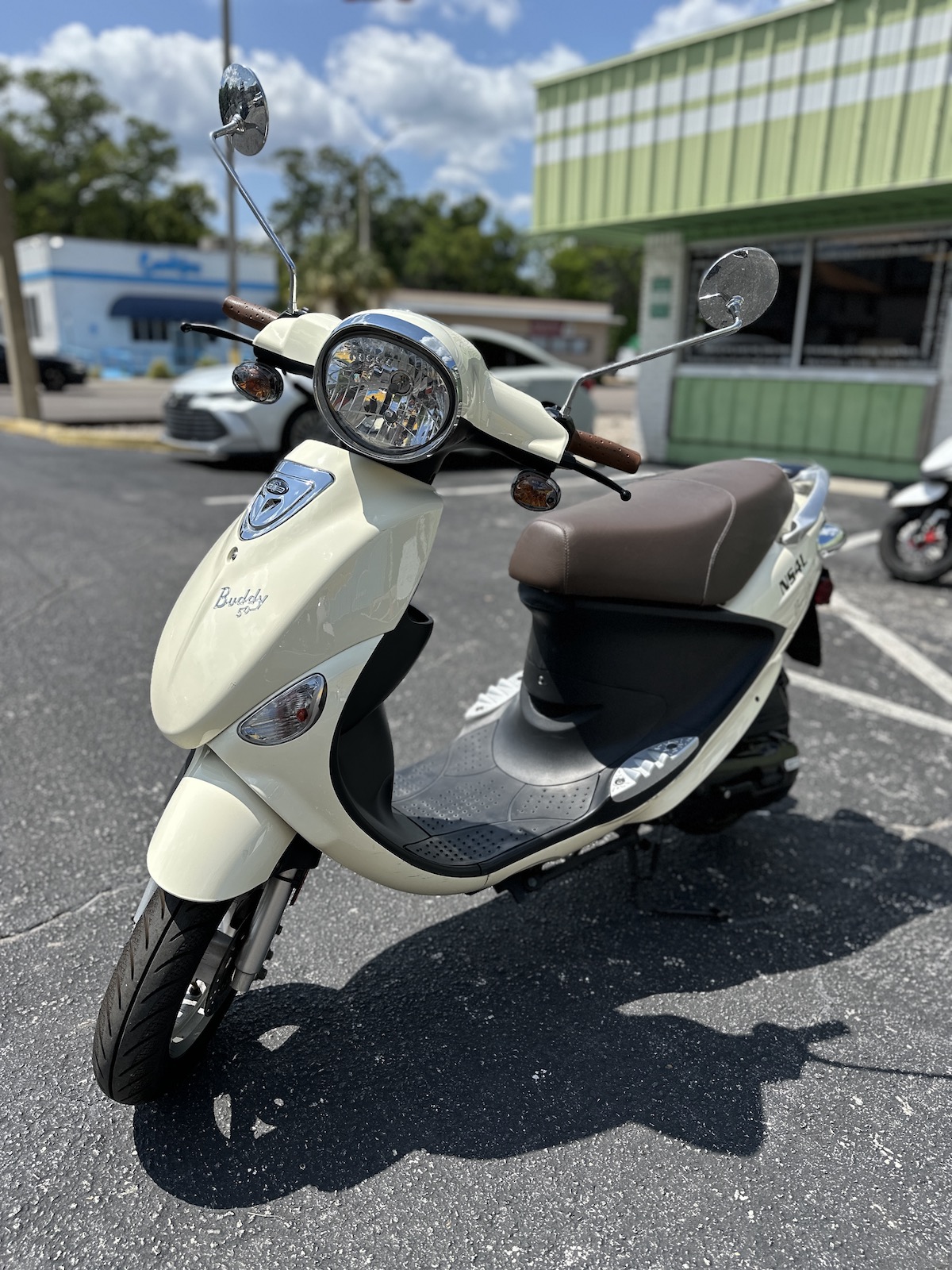 2024 Vanilla Genuine Buddy Scooter (Ref# 5364) - LOW MILEAGE - 1 YEAR WARRANTY INCLUDED!