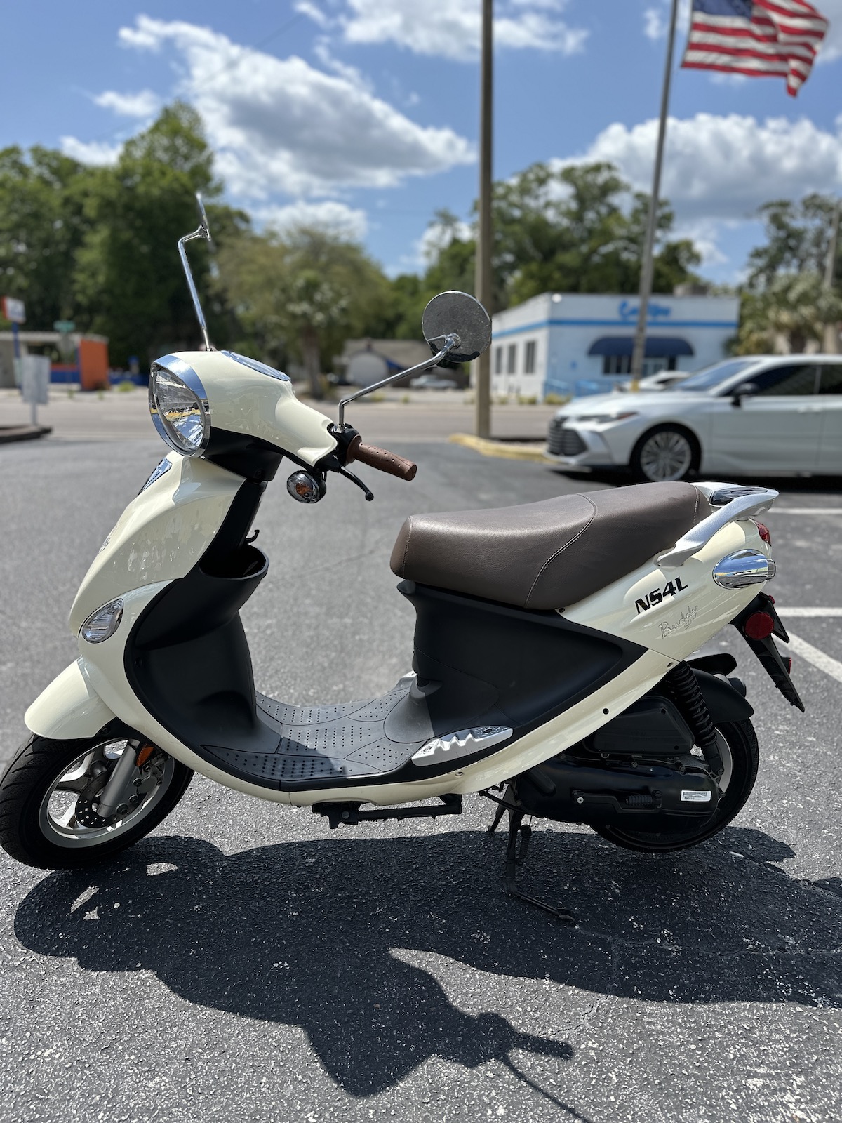 2024 Vanilla Genuine Buddy Scooter (Ref# 5364) - LOW MILEAGE - 1 YEAR WARRANTY INCLUDED! - Image 5