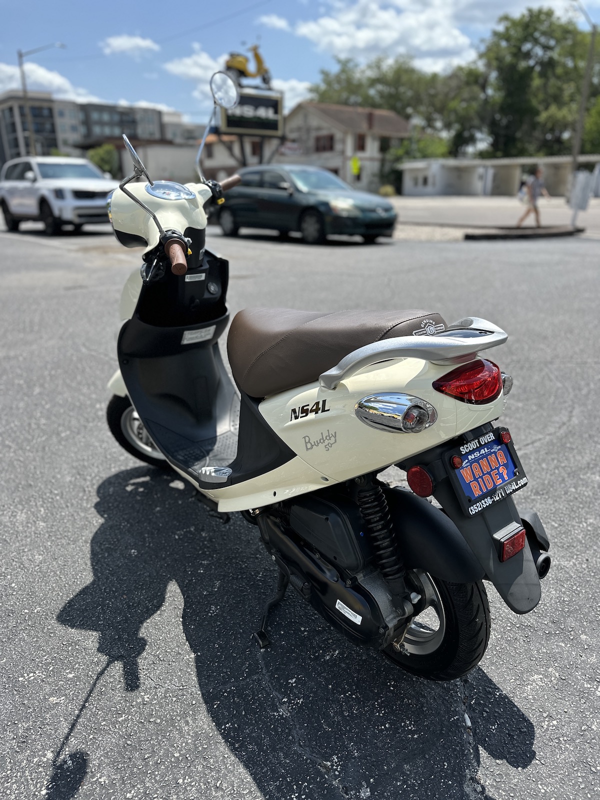 2024 Vanilla Genuine Buddy Scooter (Ref# 5364) - LOW MILEAGE - 1 YEAR WARRANTY INCLUDED! - Image 3