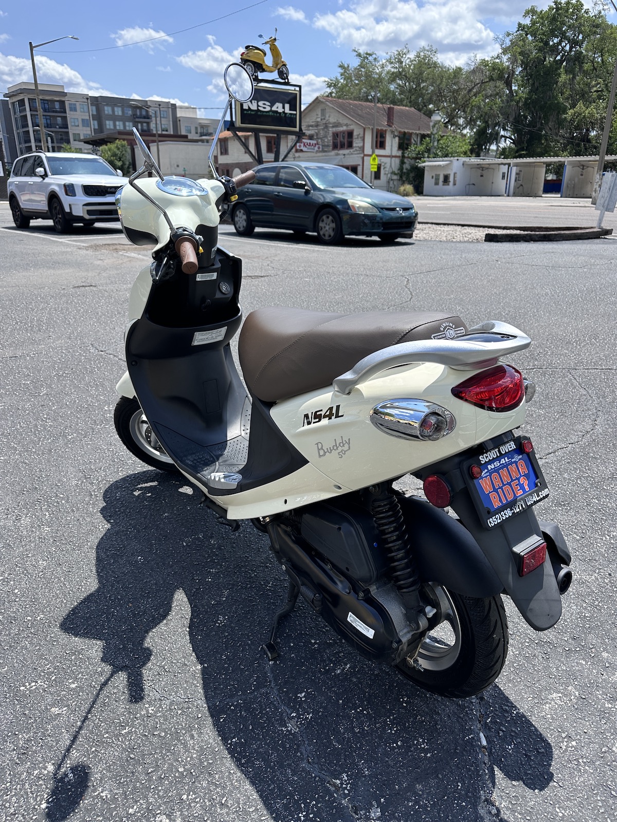 2024 Vanilla Genuine Buddy Scooter (Ref# 5364) - LOW MILEAGE - 1 YEAR WARRANTY INCLUDED! - Image 6