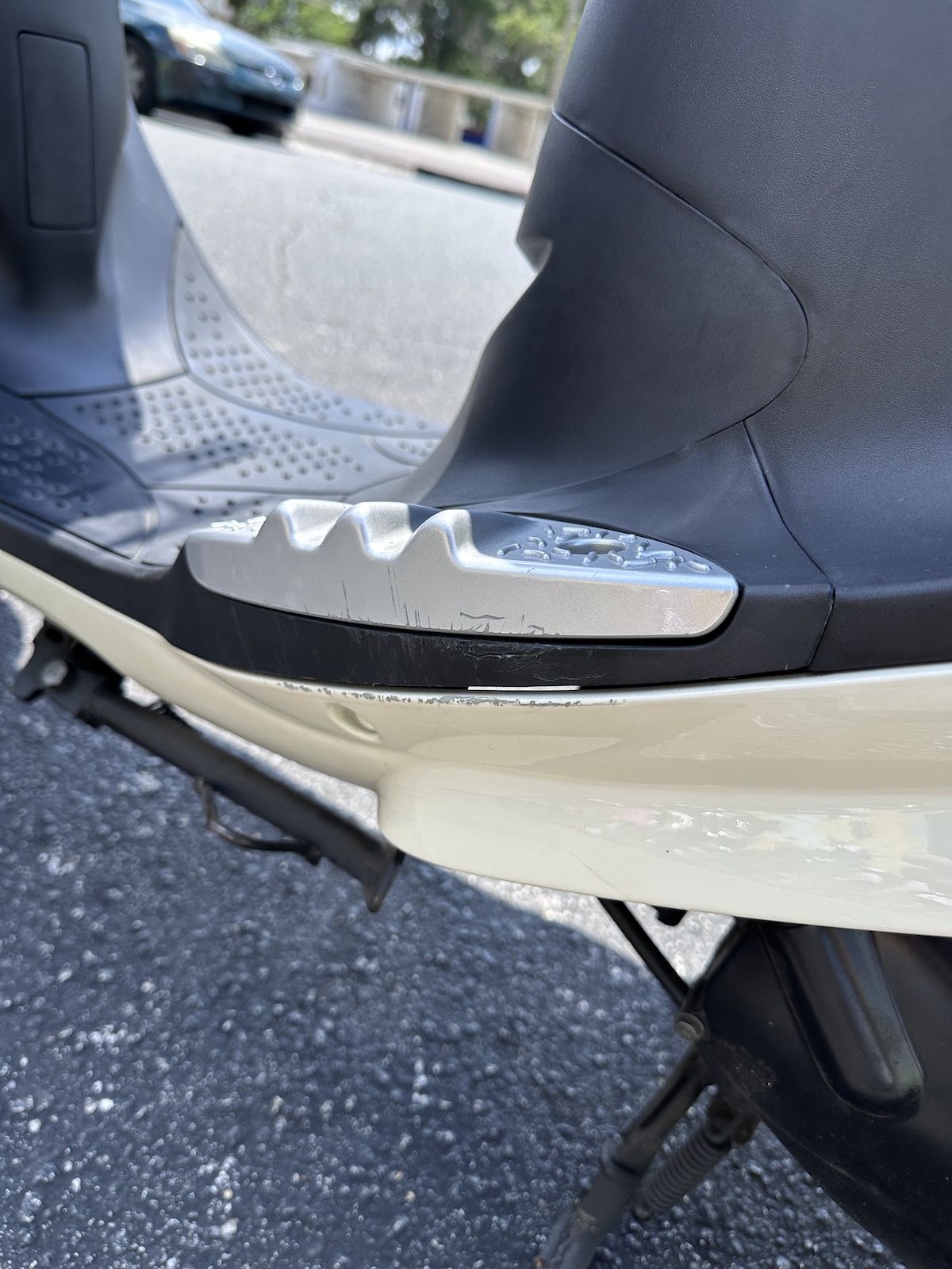 2024 Vanilla Genuine Buddy Scooter (Ref# 5364) - LOW MILEAGE - 1 YEAR WARRANTY INCLUDED! - Image 10