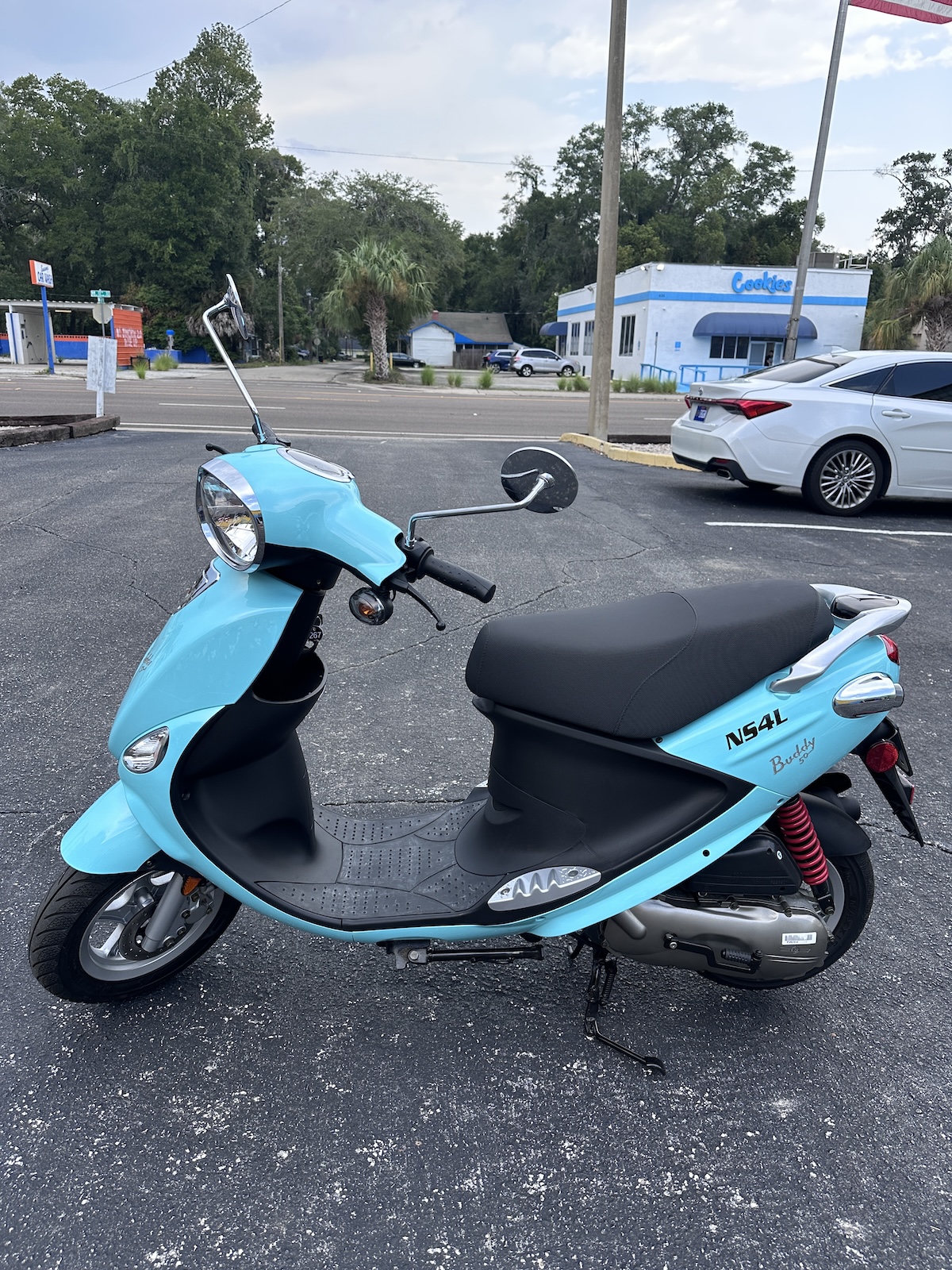 2024 Turquoise Genuine Buddy Scooter (Ref# 5134) - LOW MILEAGE - 1 YEAR WARRANTY INCLUDED! - Image 2