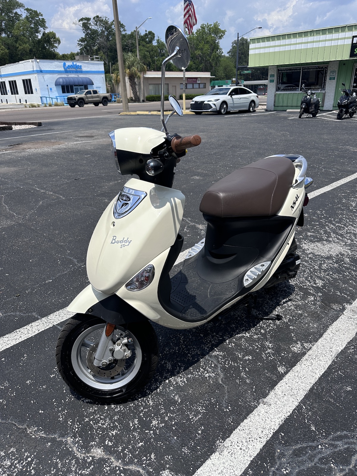 2024 Vanilla Genuine Buddy Scooter (Ref# 5386) - LIKE NEW - 1 YEAR WARRANTY INCLUDED - Image 5