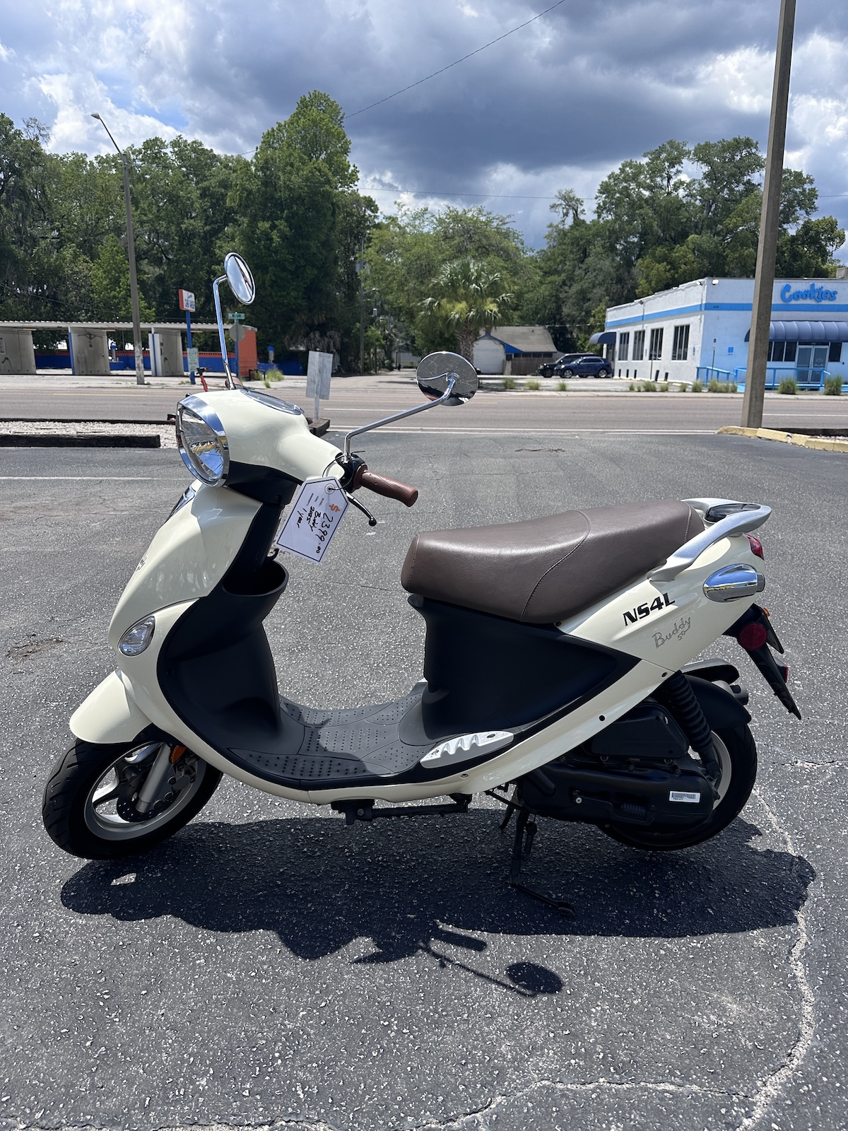 2025 Vanilla Genuine Buddy Scooter (Ref# 5489) - LOW MILEAGE - 1 YEAR WARRANTY INCLUDED! - Image 2