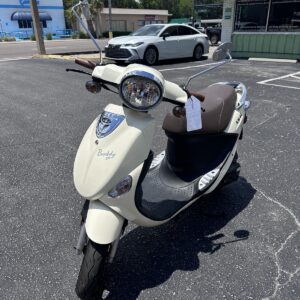 2025 Vanilla Genuine Buddy Scooter (Ref# 5489) - LOW MILEAGE - 1 YEAR WARRANTY INCLUDED!
