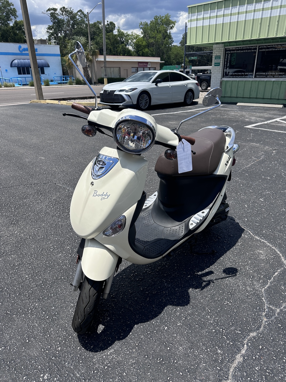 2025 Vanilla Genuine Buddy Scooter (Ref# 5489) - LOW MILEAGE - 1 YEAR WARRANTY INCLUDED!