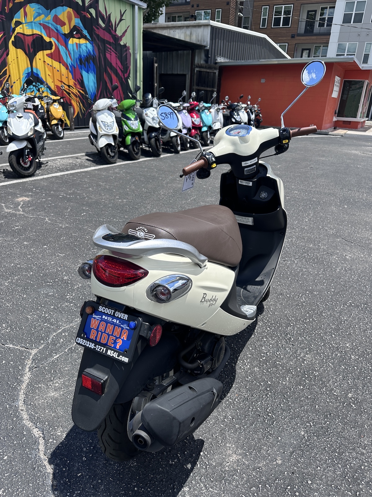 2025 Vanilla Genuine Buddy Scooter (Ref# 5489) - LOW MILEAGE - 1 YEAR WARRANTY INCLUDED! - Image 7