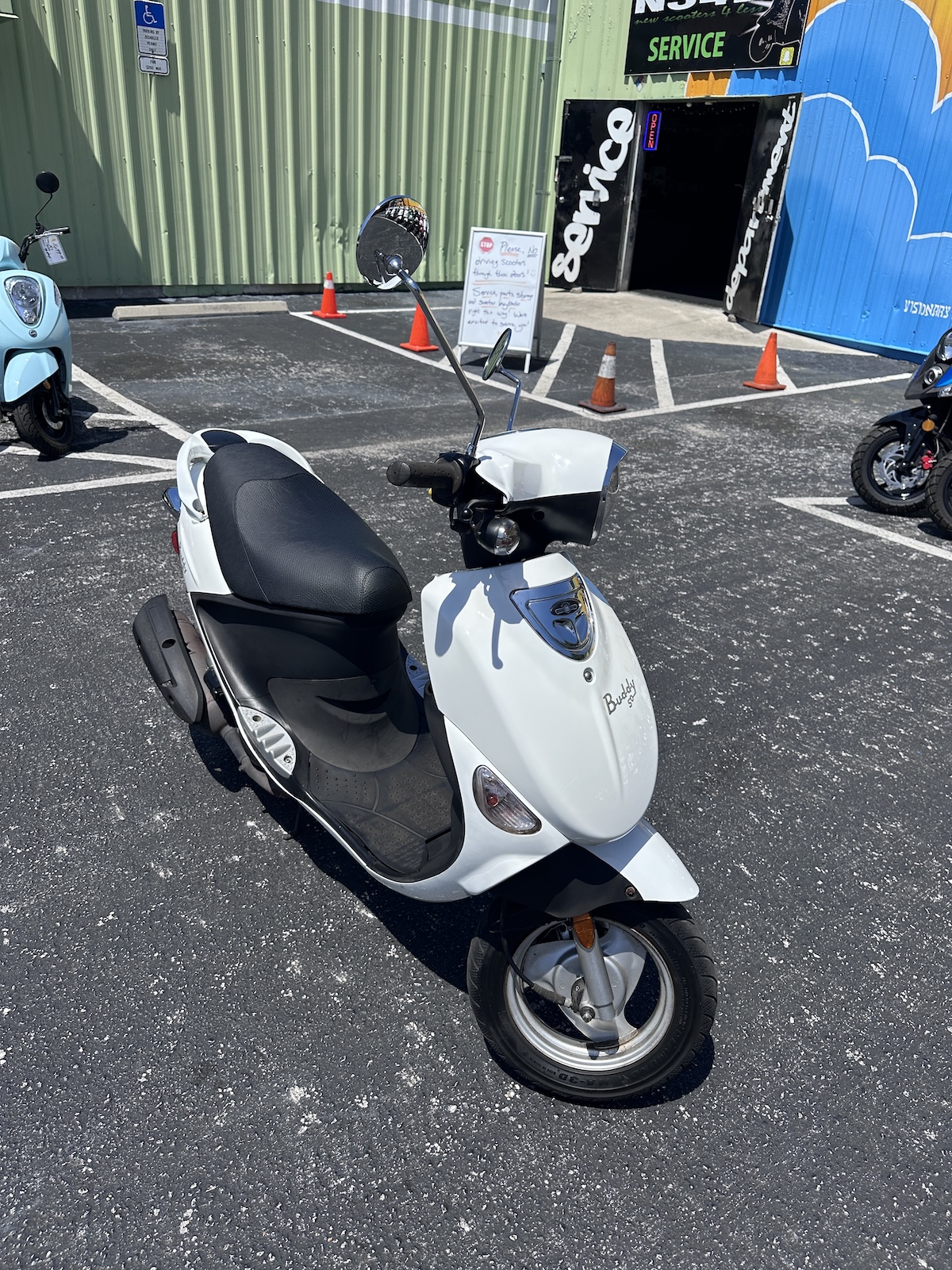 2018 White Genuine Buddy Scooter (Ref# 3237) - Image 5