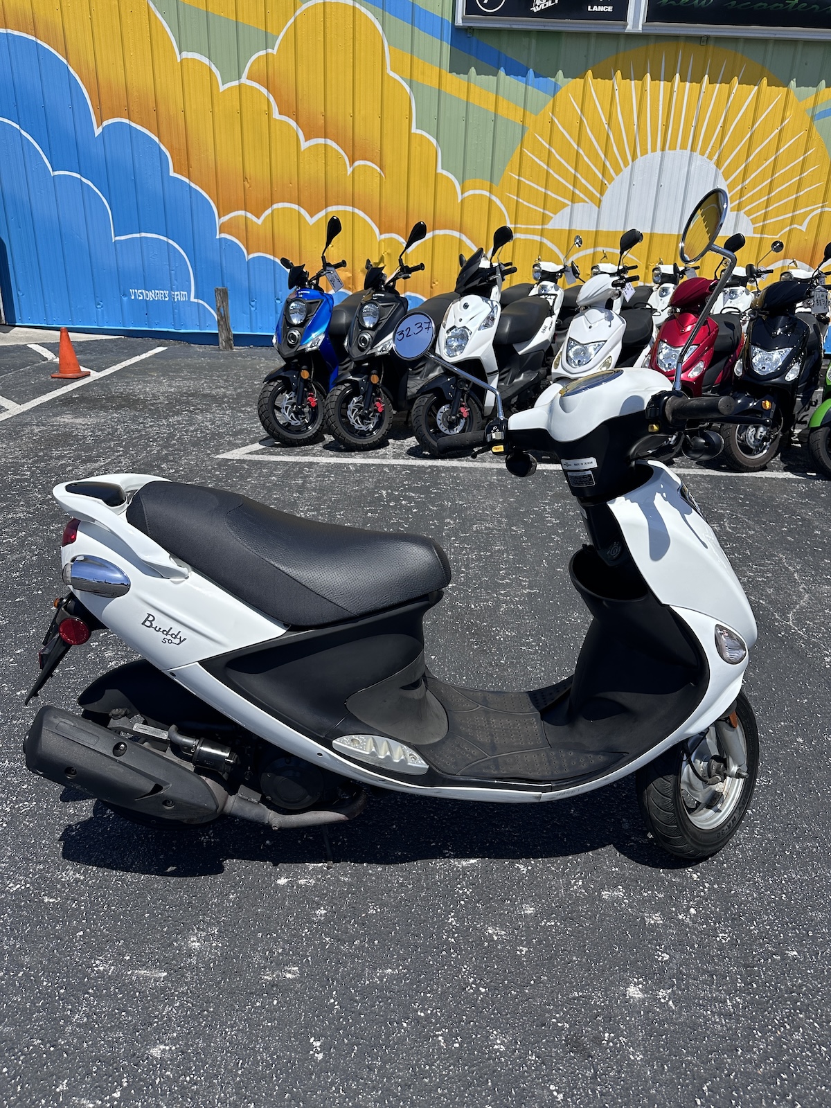 2018 White Genuine Buddy Scooter (Ref# 3237) - Image 6