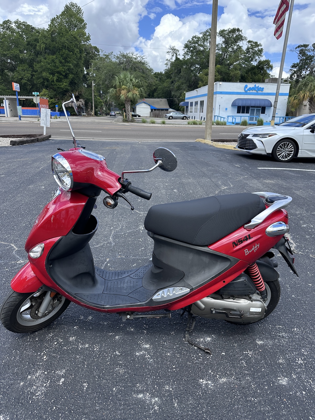 2023 Red Genuine Buddy Scooter (Ref# 4090) - Image 2