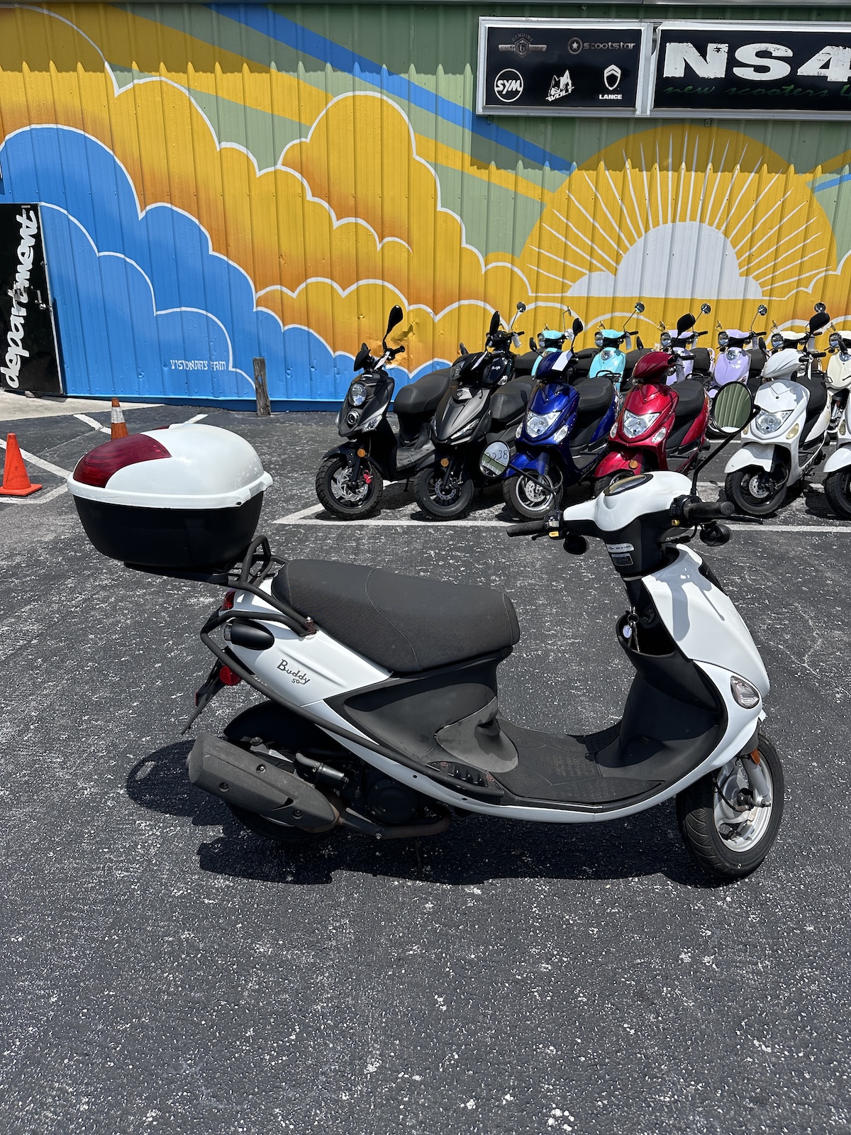 2018 White Genuine Buddy Scooter w/ Top Case (Ref# 3238) - Image 6
