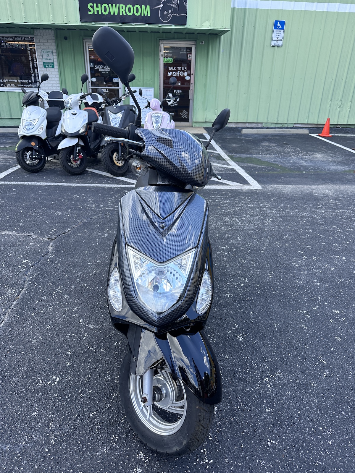 2023 LIMITED EDITION Custom Carbon Fiber / Black Wolf RX-50 Scooter (Ref# 2316) - LOW MILEAGE - Image 4