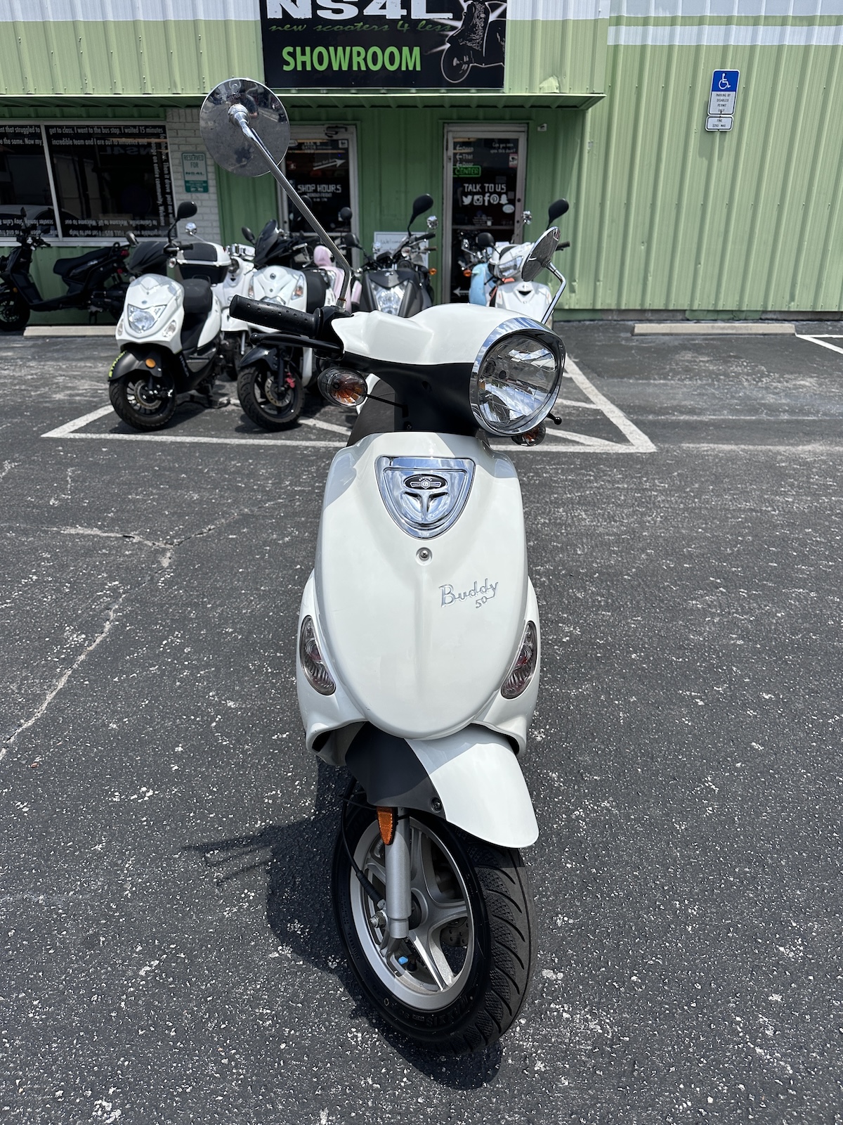 2023 White Genuine Buddy Scooter (Ref# 3887) - Image 4