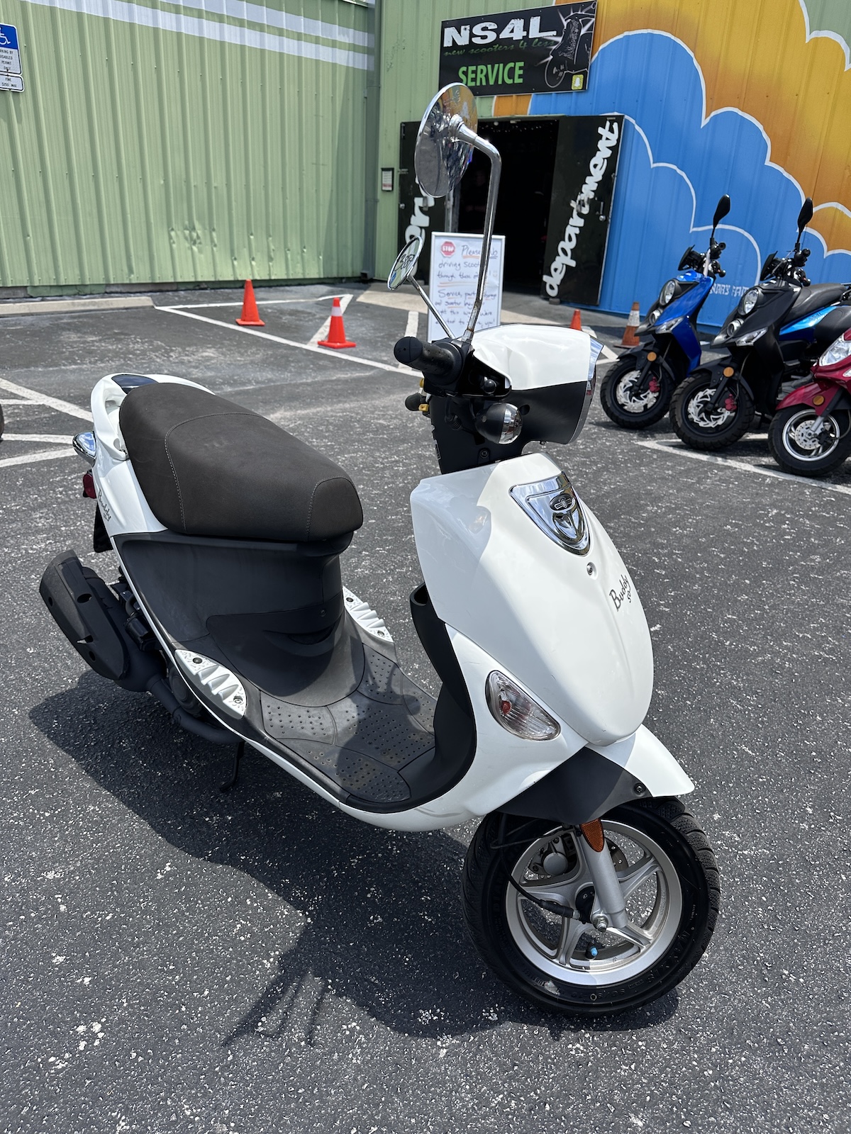 2023 White Genuine Buddy Scooter (Ref# 3887) - Image 5