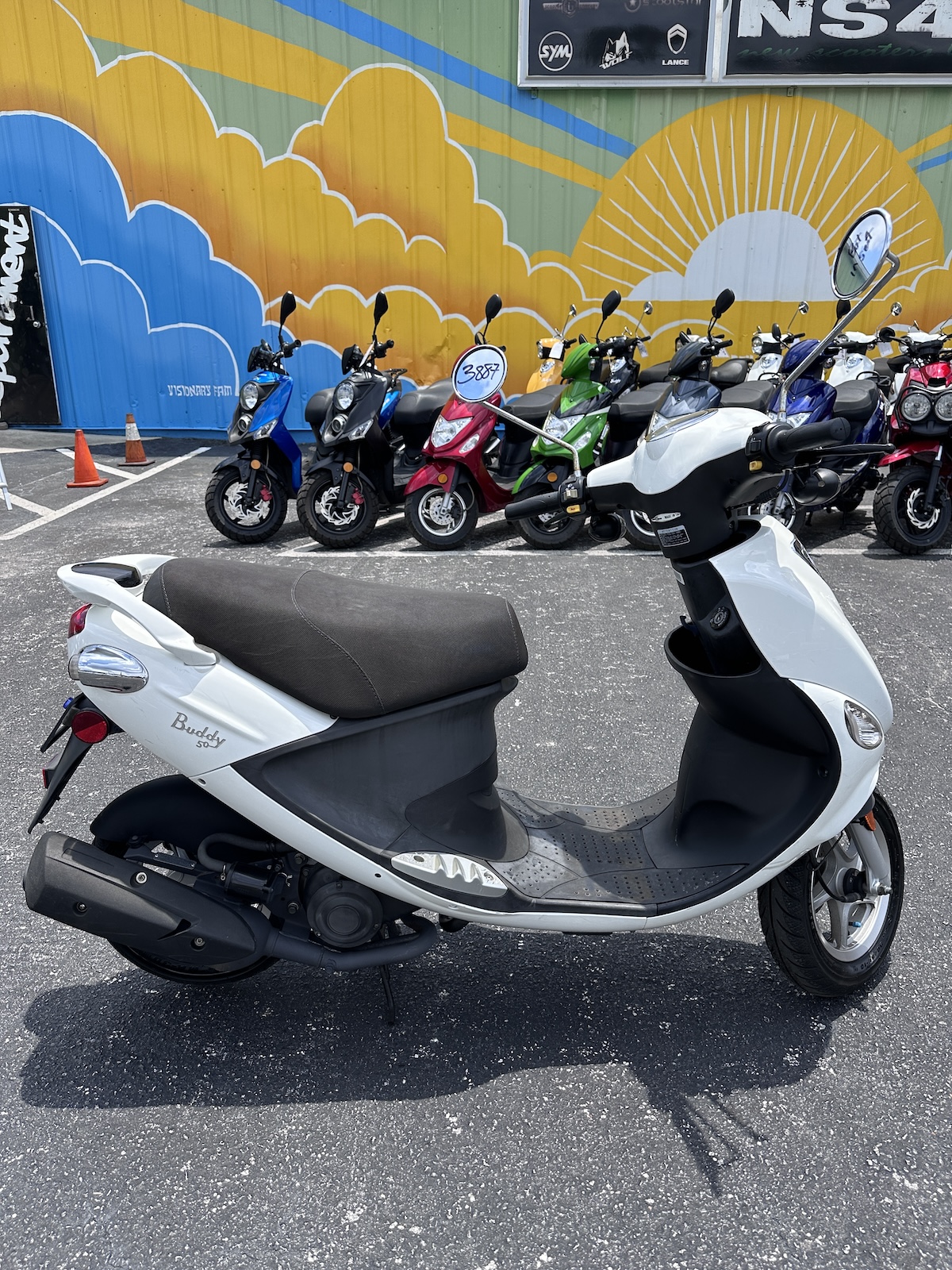 2023 White Genuine Buddy Scooter (Ref# 3887) - Image 6