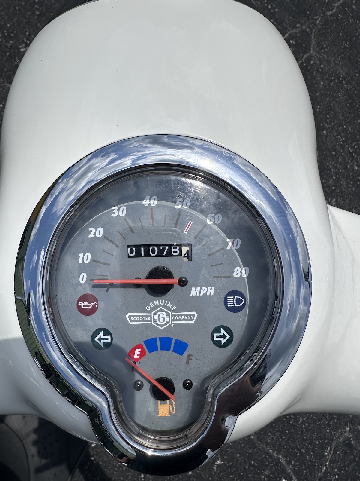 2023 White Genuine Buddy Scooter (Ref# 3887) - Image 8