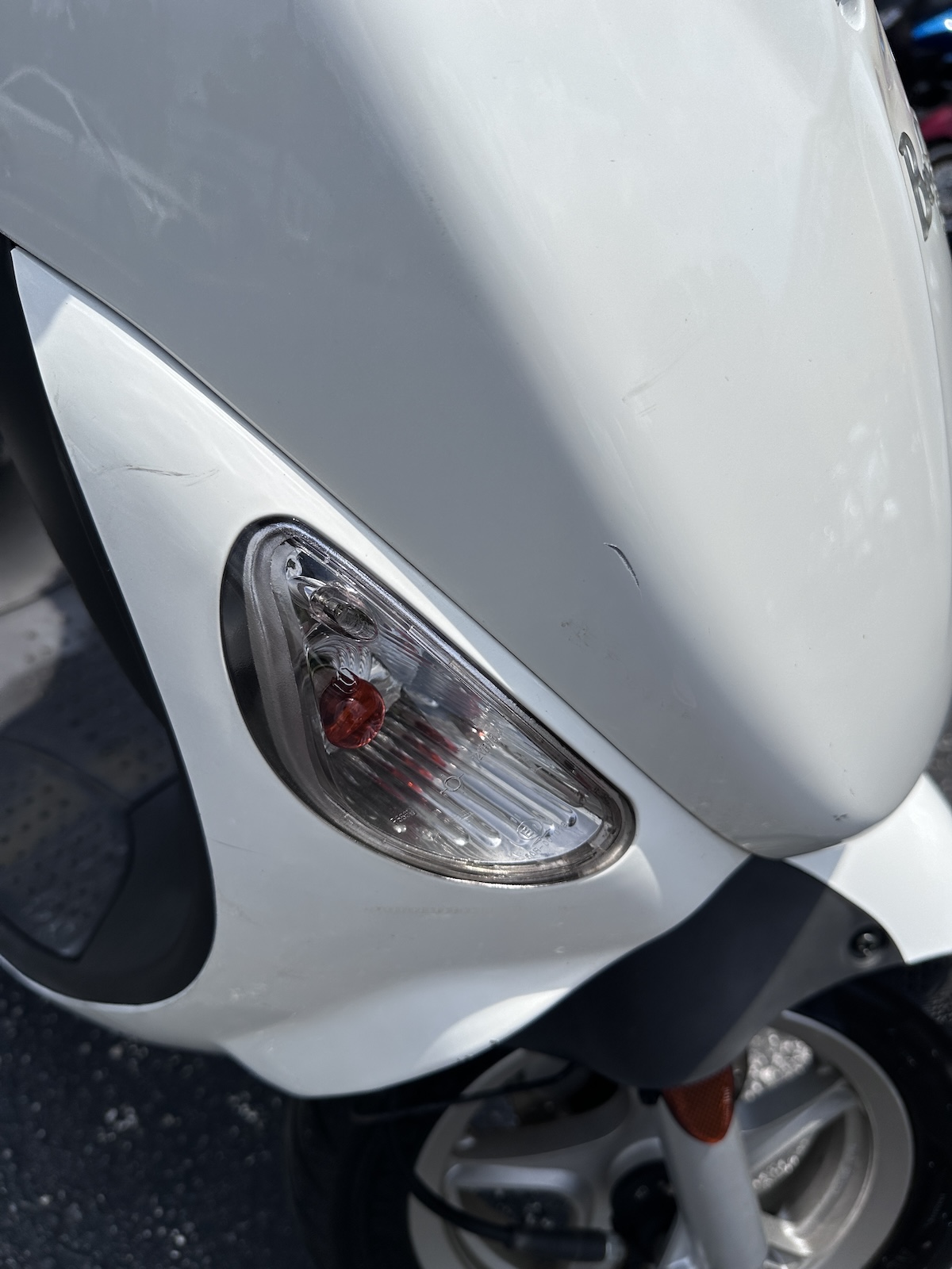 2023 White Genuine Buddy Scooter (Ref# 3887) - Image 9