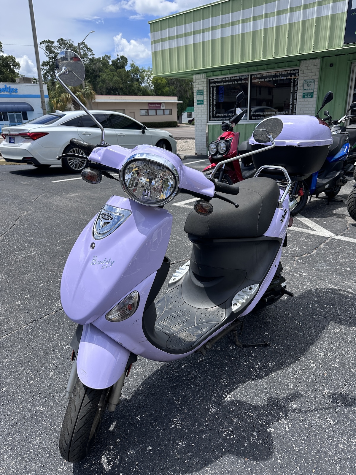 2022 Lavender Genuine Buddy Scooter with Top Case! (Ref# 1849)