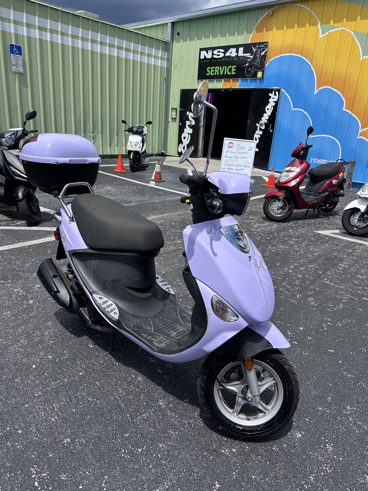 2022 Lavender Genuine Buddy Scooter with Top Case! (Ref# 1849) - Image 5