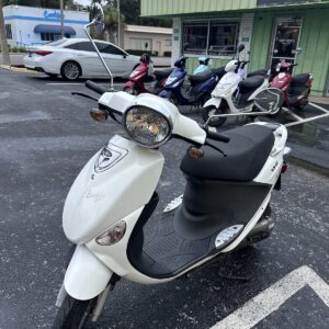 2024 White Genuine Buddy Scooter (Ref# 5090) - LOW MILEAGE - 1 YEAR WARRANTY INCLUDED!