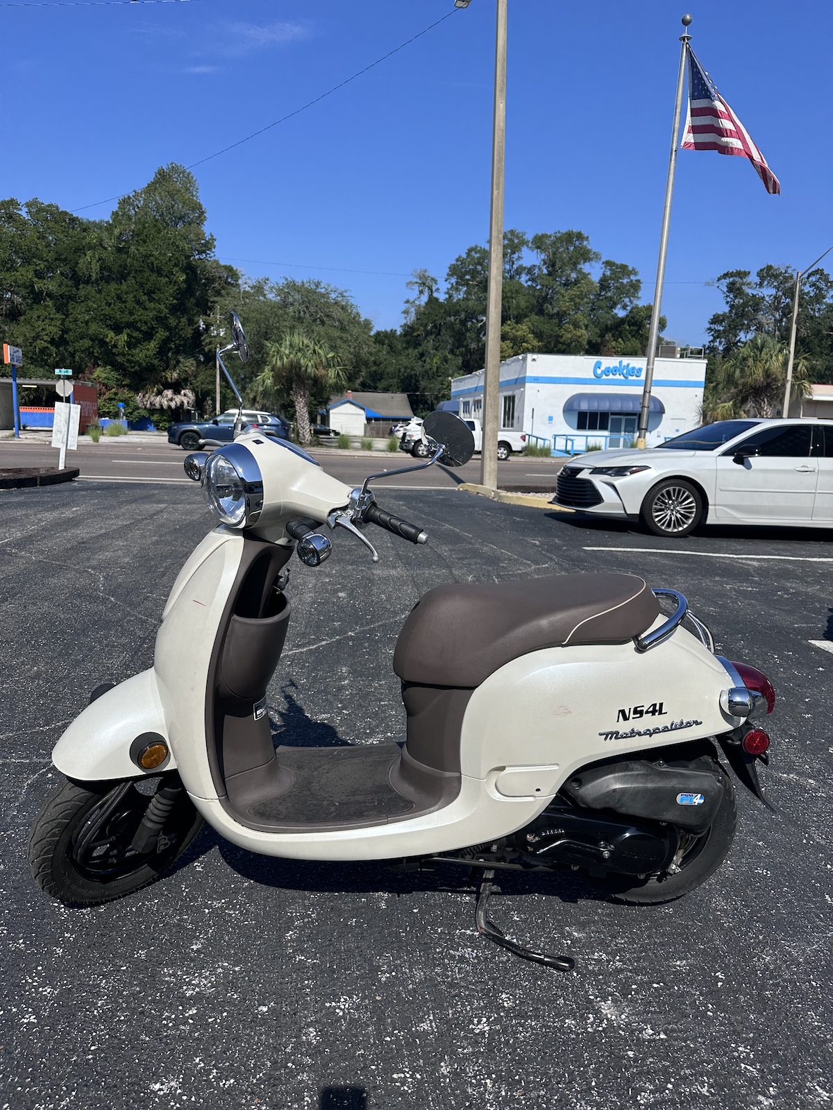 2013 Cream Honda Metropolitan Scooter (Ref# 1482) - Image 2