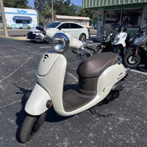 2013 Cream Honda Metropolitan Scooter (Ref# 1482)