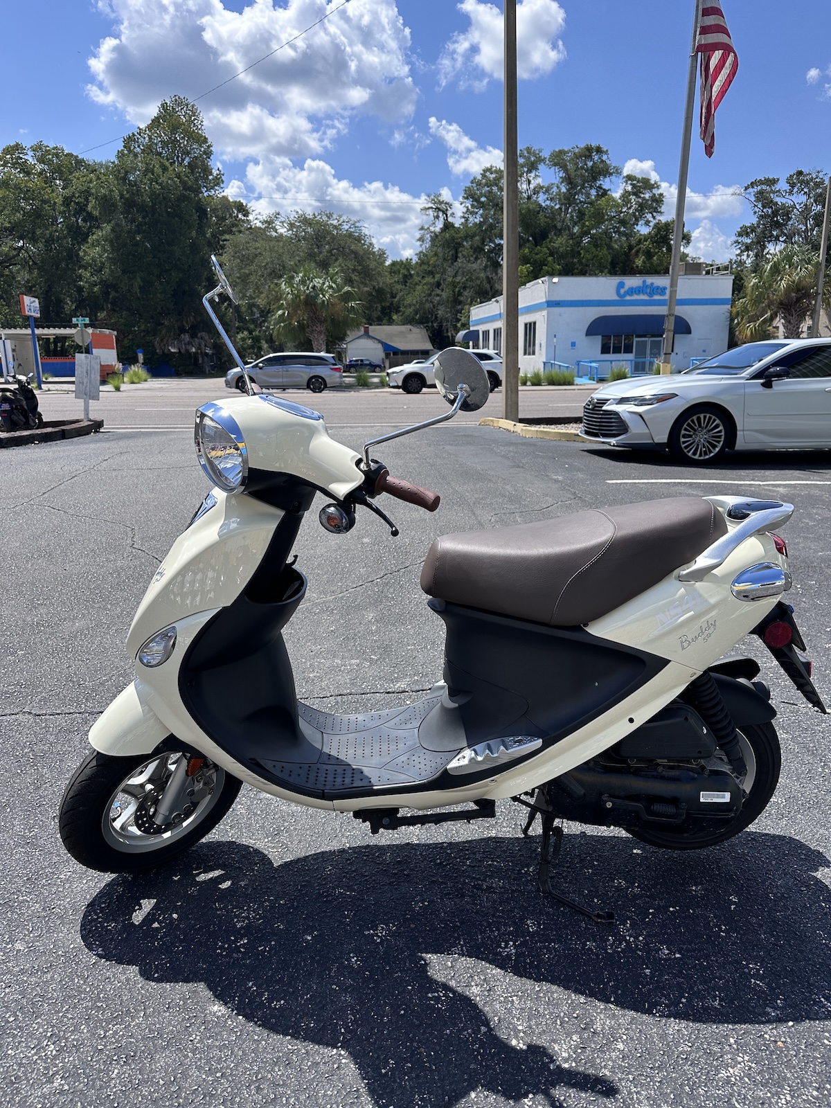 2024 Vanilla Genuine Buddy Scooter (Ref# 5308) - LOW MILEAGE - 1 YEAR WARRANTY INCLUDED - Image 2