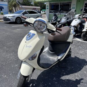 2024 Vanilla Genuine Buddy Scooter (Ref# 5308) - LOW MILEAGE - 1 YEAR WARRANTY INCLUDED