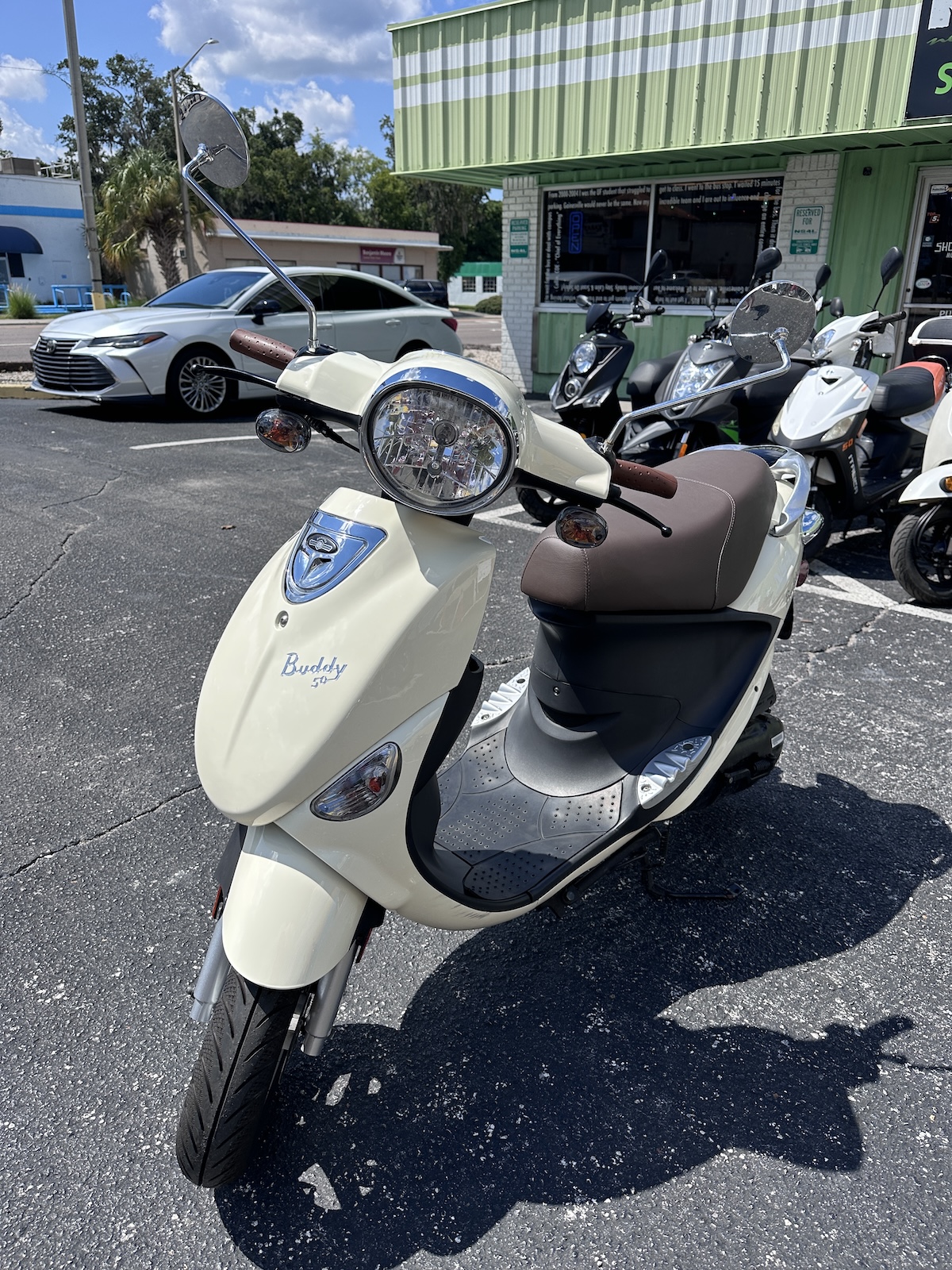 2024 Vanilla Genuine Buddy Scooter (Ref# 5308) - LOW MILEAGE - 1 YEAR WARRANTY INCLUDED