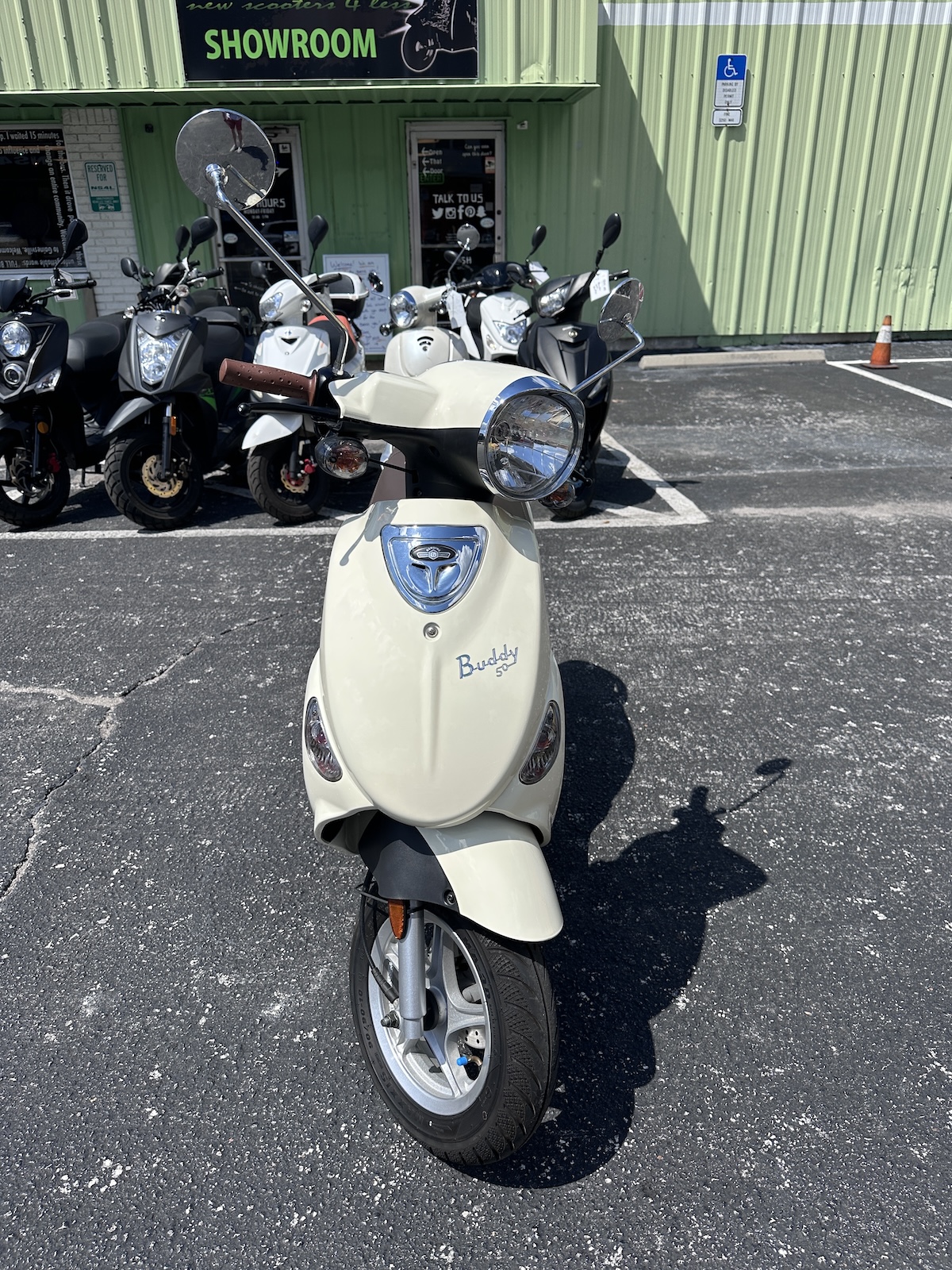 2024 Vanilla Genuine Buddy Scooter (Ref# 5308) - LOW MILEAGE - 1 YEAR WARRANTY INCLUDED - Image 4