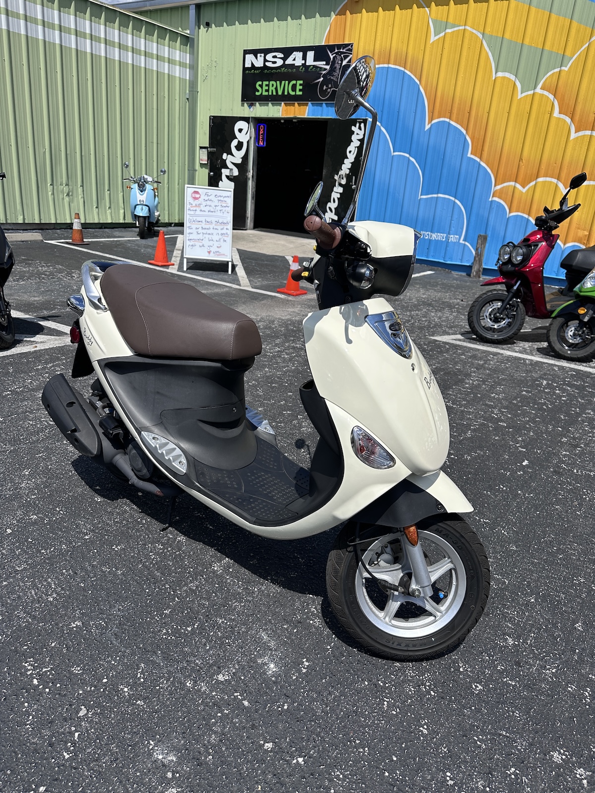 2024 Vanilla Genuine Buddy Scooter (Ref# 5308) - LOW MILEAGE - 1 YEAR WARRANTY INCLUDED - Image 5