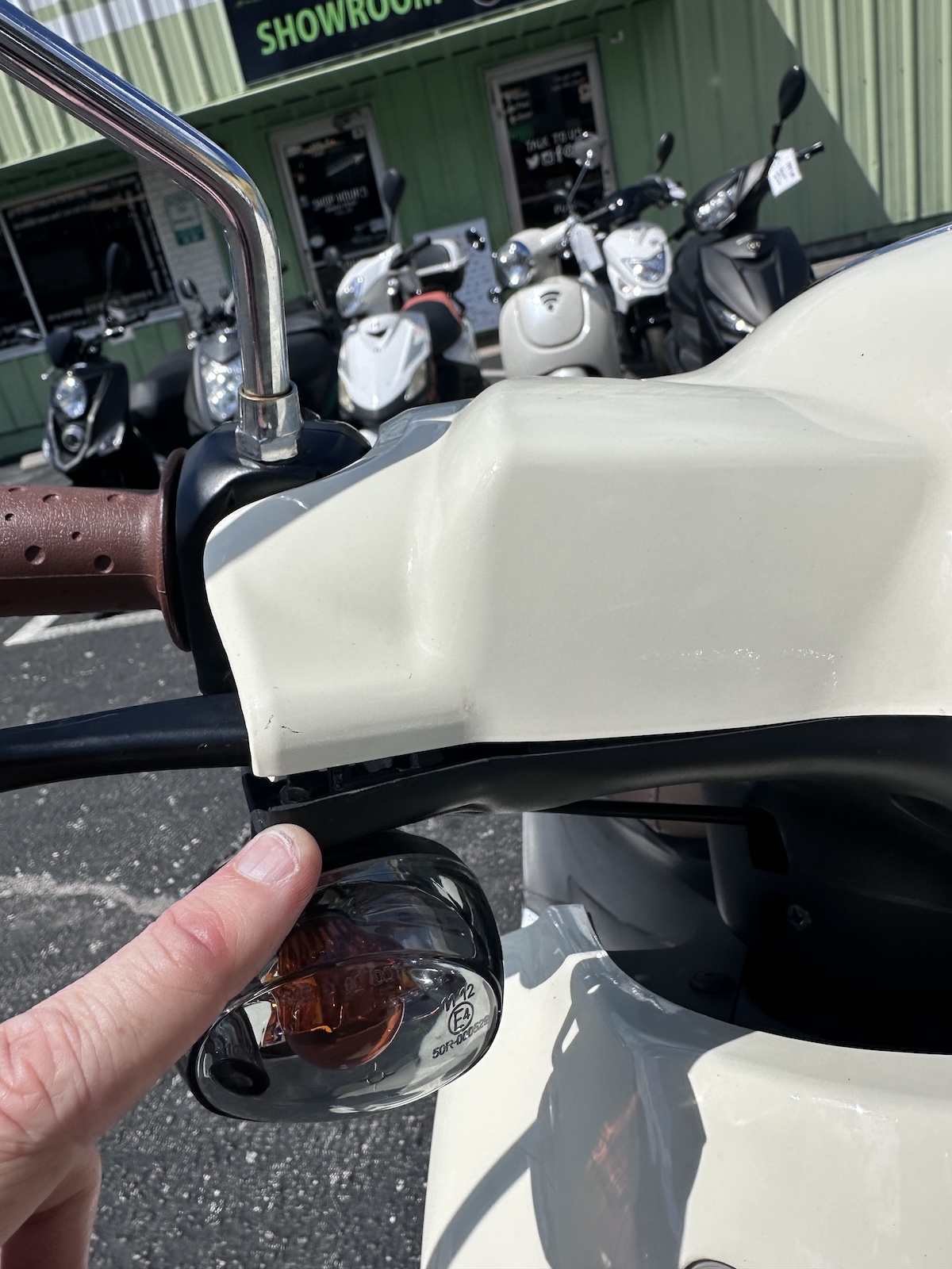 2024 Vanilla Genuine Buddy Scooter (Ref# 5308) - LOW MILEAGE - 1 YEAR WARRANTY INCLUDED - Image 9