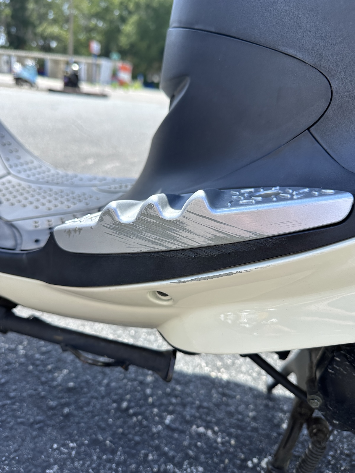 2024 Vanilla Genuine Buddy Scooter (Ref# 5308) - LOW MILEAGE - 1 YEAR WARRANTY INCLUDED - Image 11