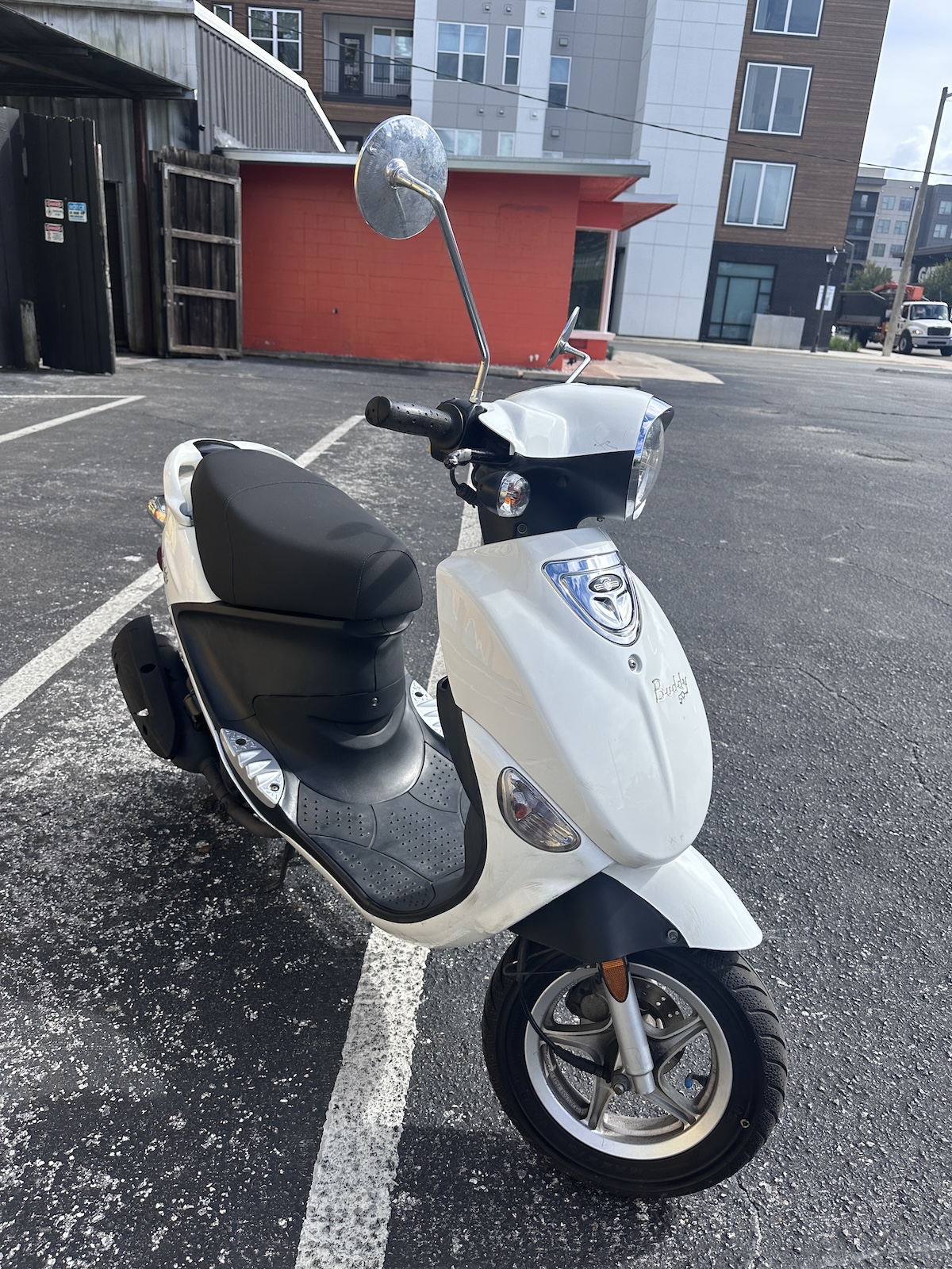 2019 White Genuine Buddy Scooter (Ref# 5299) - Image 5