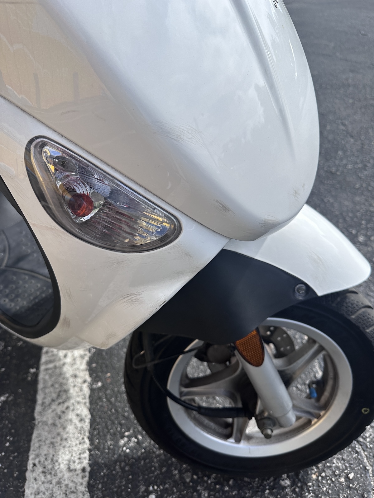 2019 White Genuine Buddy Scooter (Ref# 5299) - Image 9